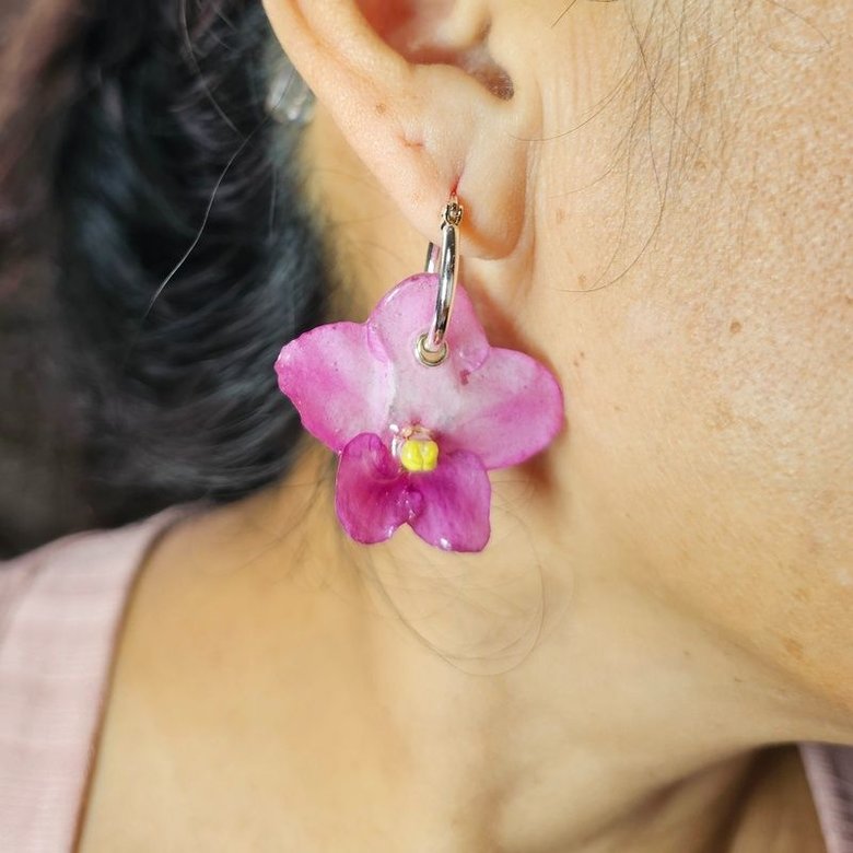 Pendientes de Violeta Africana Rosa — Flores Naturales Preservadas