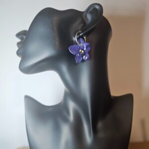 Pendientes de Violeta Africana Morada — Flor Natural Artesanal