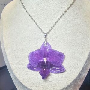 Collar Mini de Orquídea Lila — Joya Floral Artesanal en Plata 925